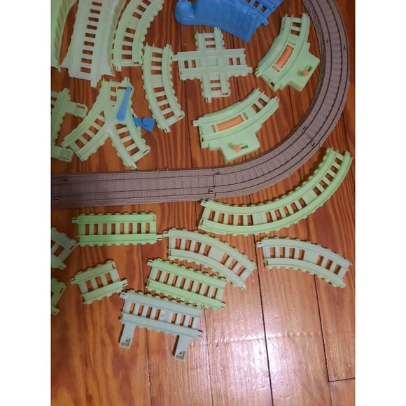 Thomas & Friends Trackmaster Mixed lot of 33 Track Pieces - Picture 4 of 6